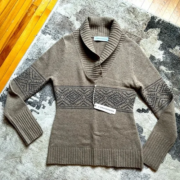 SOLD Cashmere & Wool shall collar sweater from the Nordic Store, Iceland. - Picture 1 of 5